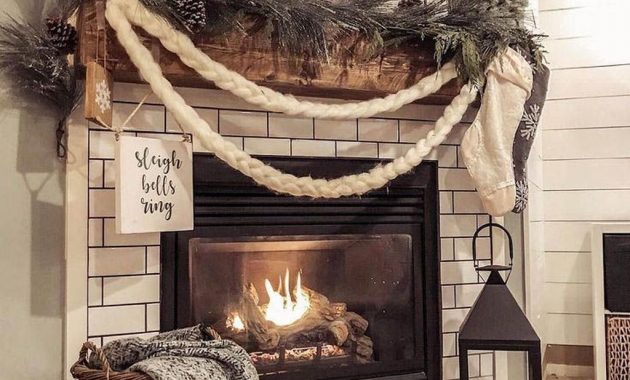 43 Marvelous Rustic Christmas Fireplace Mantel Decorating Ideas