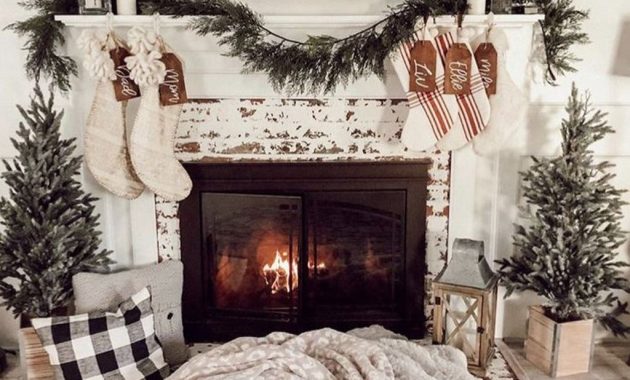 Marvelous Rustic Christmas Fireplace Mantel Decorating Ideas