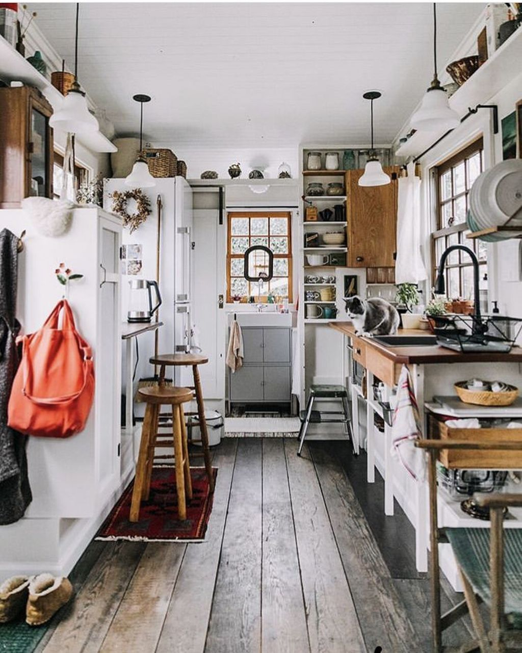 40 Attractive Simple Tiny House Decorations To Inspire You - BESTHOMISH