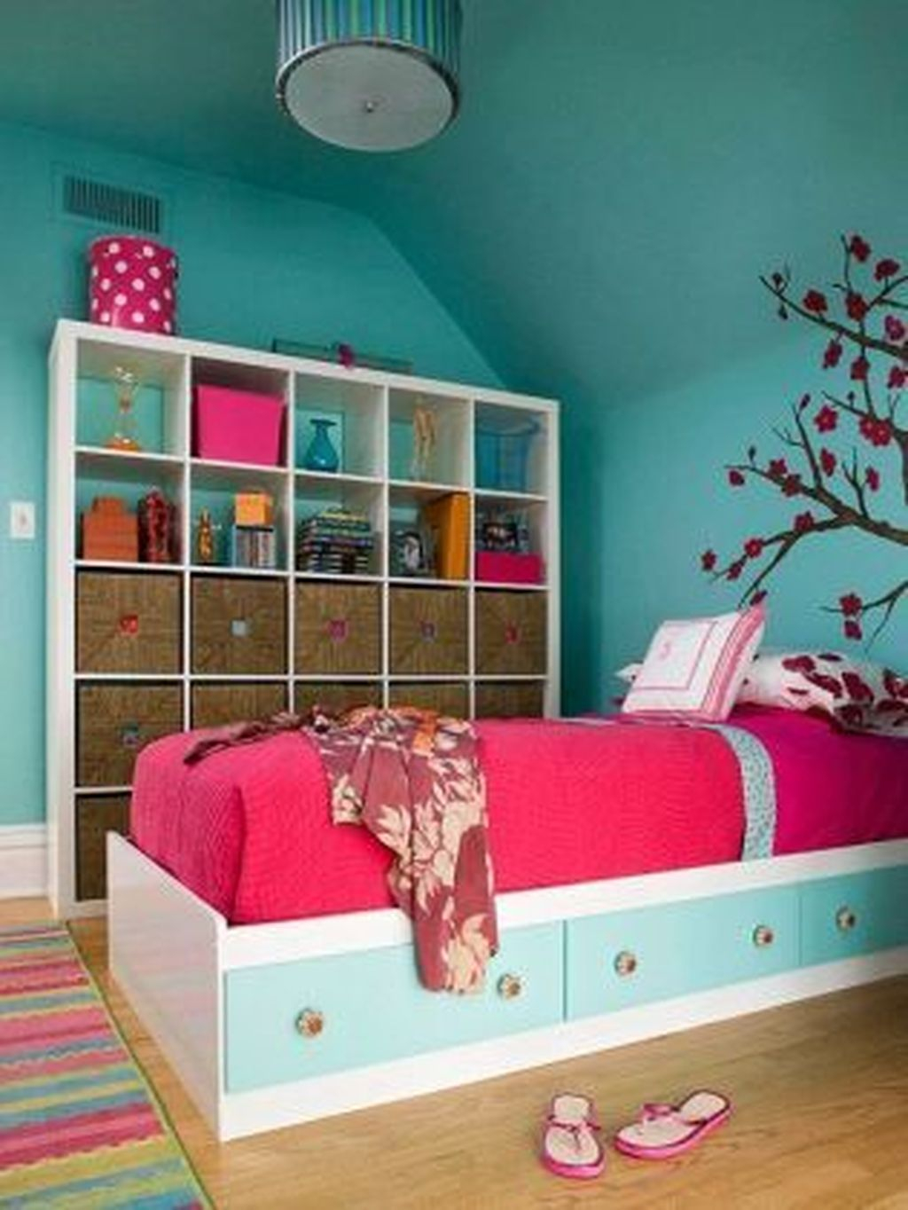 50 Awesome Bedroom Storage Ideas For Small Spaces BESTHOMISH   Awesome Bedroom Storage Ideas For Small Spaces25 