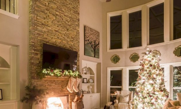 41 Best Christmas Living Room Decoration Ideas For Your Home - BESTHOMISH