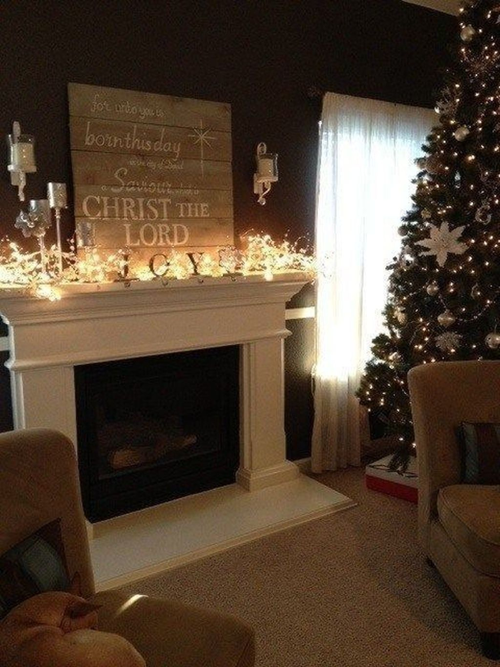 Marvelous Rustic Christmas Fireplace Mantel Decorating Ideas19