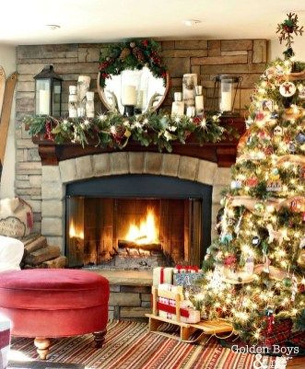 Marvelous Rustic Christmas Fireplace Mantel Decorating Ideas40