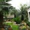 Minimalist Creative Garden Ideas To Enhance Your Small House Beautiful28
