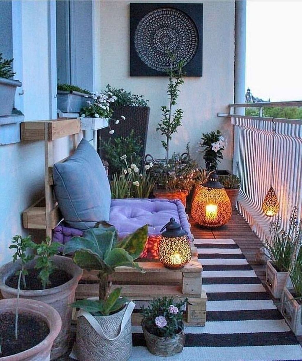 45 Enjoying Summer Balcony Decor Ideas - BESTHOMISH