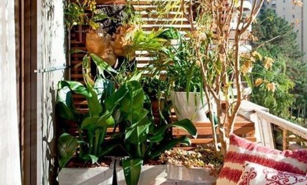 45 Enjoying Summer Balcony Decor Ideas - BESTHOMISH