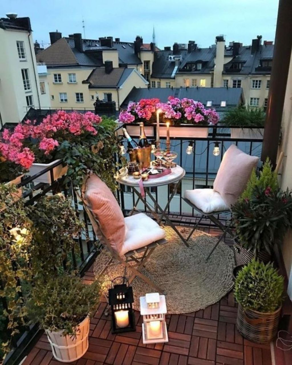 45 Enjoying Summer Balcony Decor Ideas