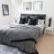 Amazing Small Apartment Bedroom Decoration Ideas07