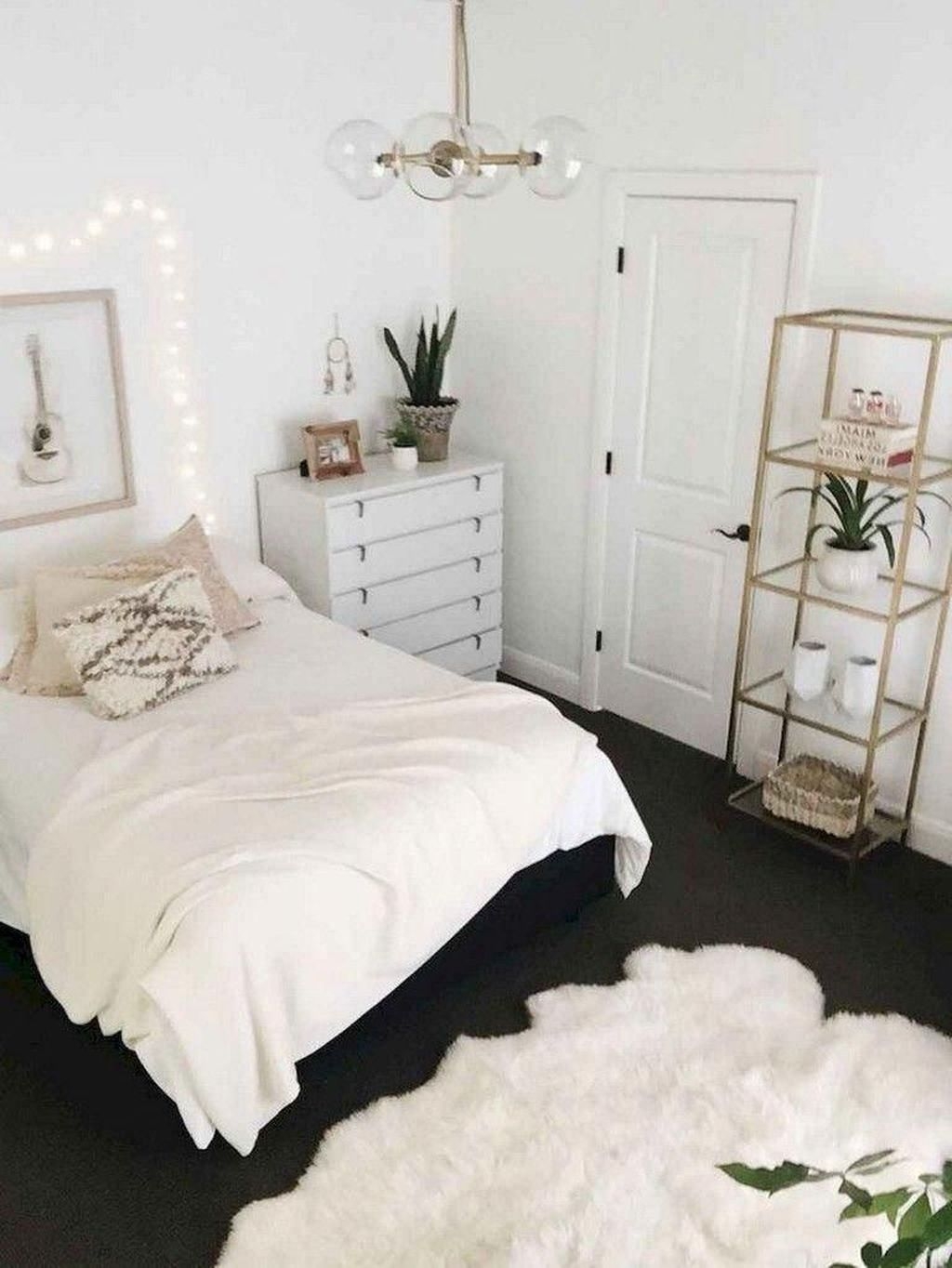 37 Amazing Small Apartment Bedroom Decoration Ideas - BESTHOMISH