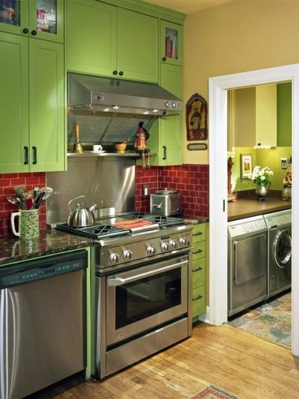 Beautiful And Cozy Green Kitchen Ideas30