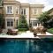 Luxury And Elegant Backyard Pool47