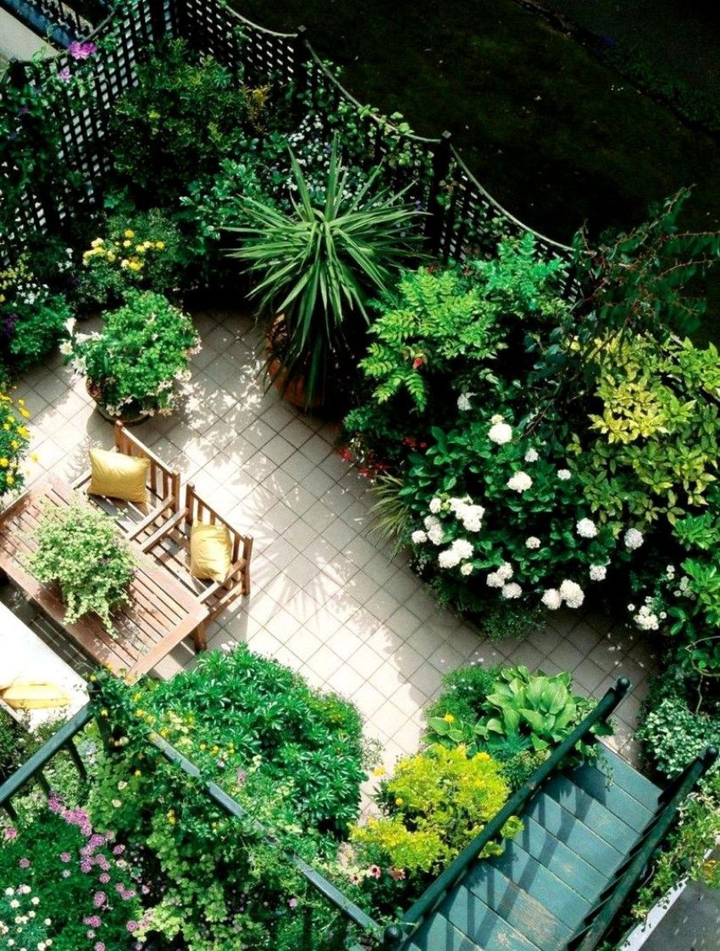 Most Popular And Beautiful Rooftop Garden05