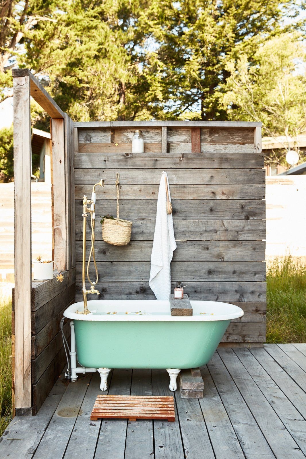 42 Awesome Outdoor Bathroom Ideas - BESTHOMISH