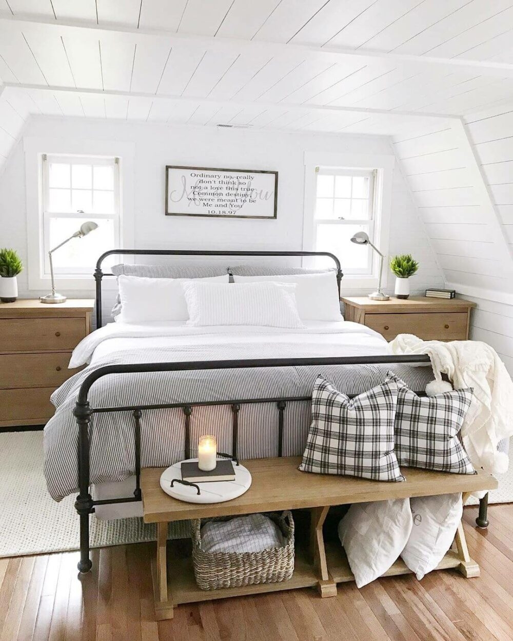 Luxury And Elegant Apartment Bed Room Ideas21