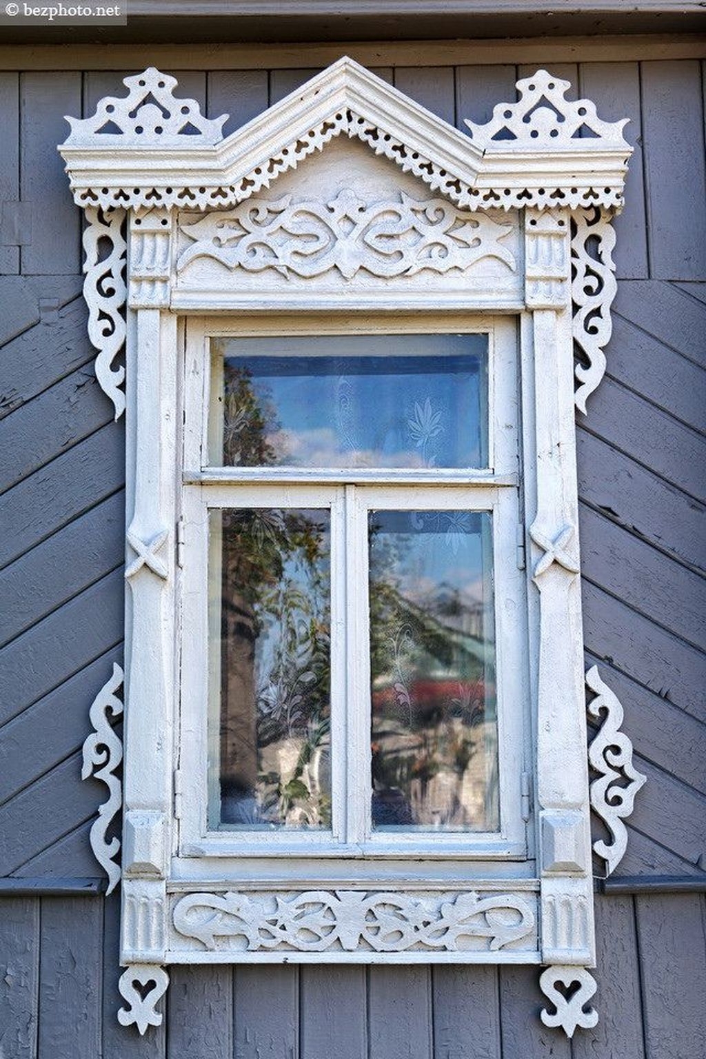 Elegant Carved Wood Window Ideas02
