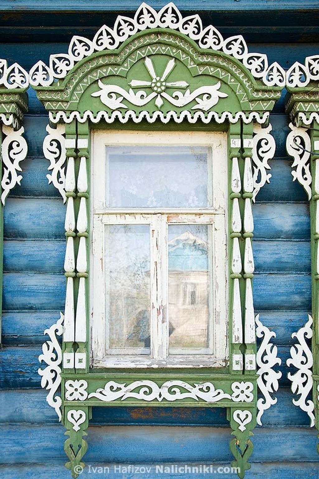 Elegant Carved Wood Window Ideas09