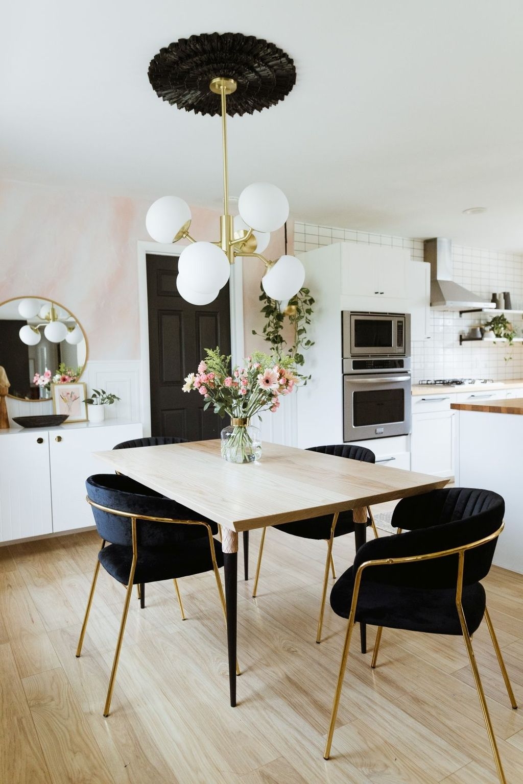 46 Luxurious Black And Gold Dining Room Ideas For Inspiration - BESTHOMISH