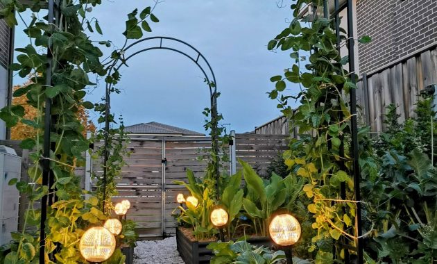 37 Cute Solar Garden Decoration Ideas - BESTHOMISH